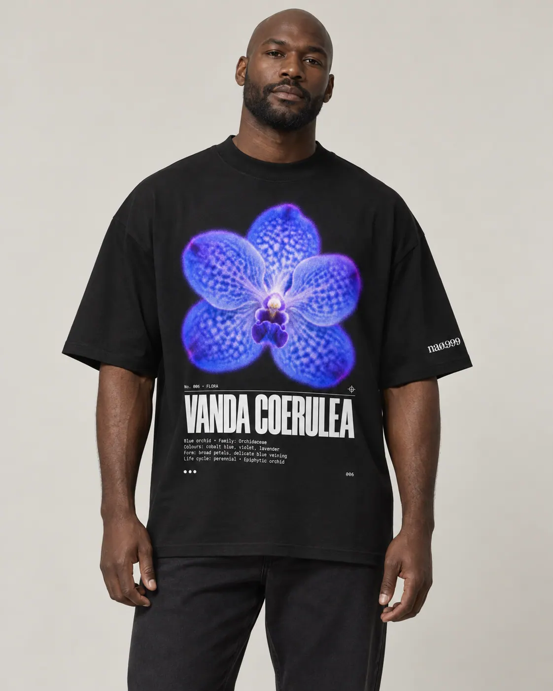 Vanda coerulea, t-shirt noir, porte