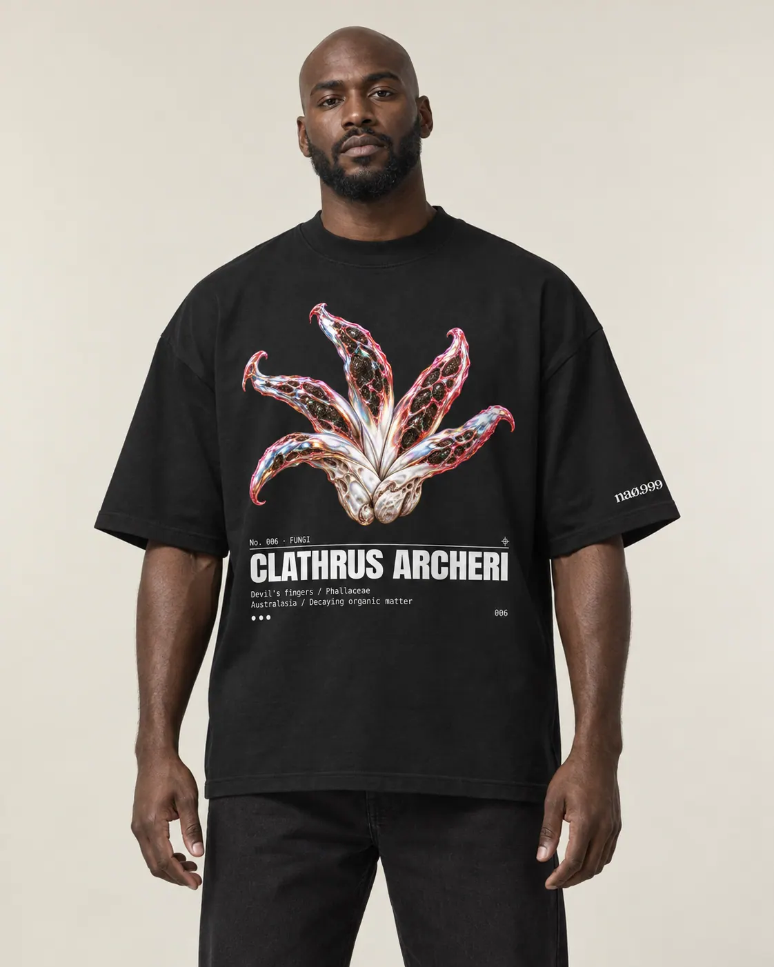 Clathrus archeri, t-shirt noir, porte