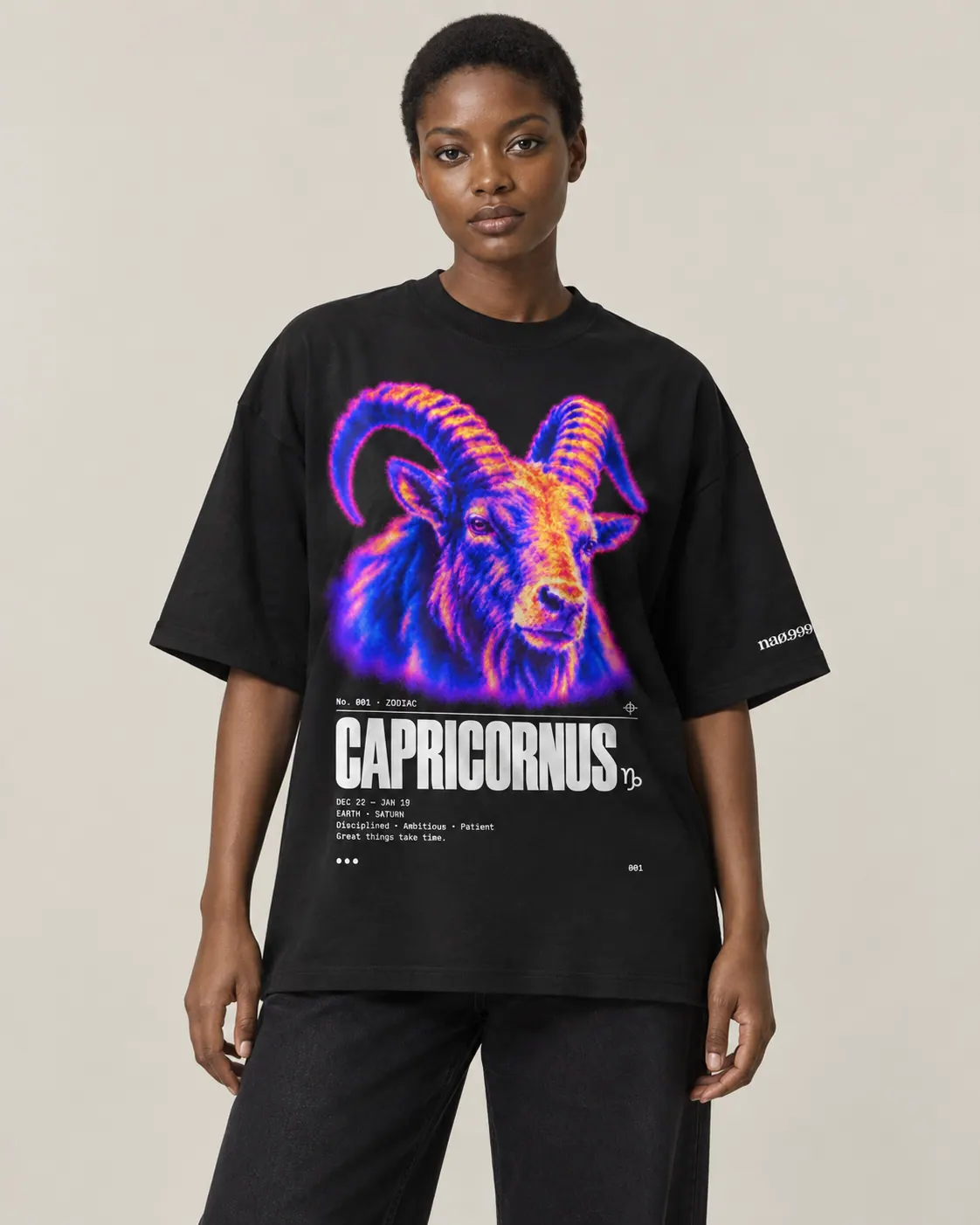 Capricornus, t-shirt noir, porte