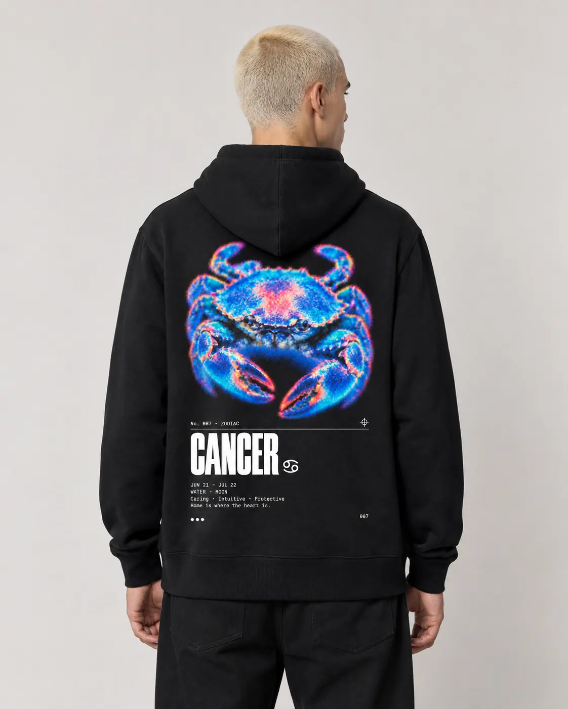 Cancer, hoodie noir, porte